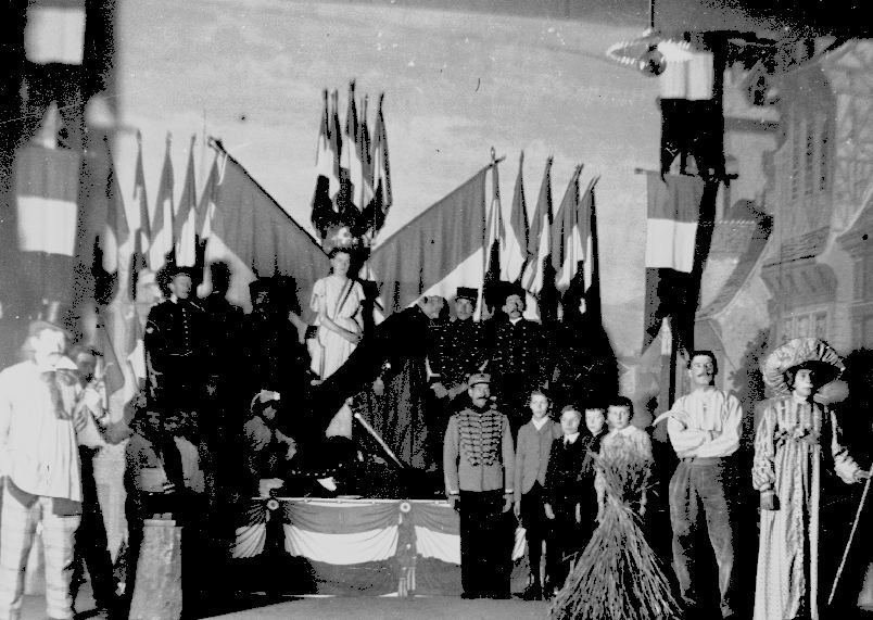 pqvEMtheatreamicale.jpg
