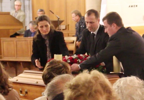 therese03_fichiers/damtomben.jpg